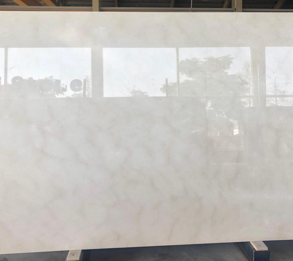 الرخام كريم مارفل: الجمال والفخامة في مشاريعك المعمارية والفنية